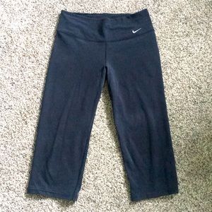 Nike Dri-Fit Cropped Leggings - Women’s M
